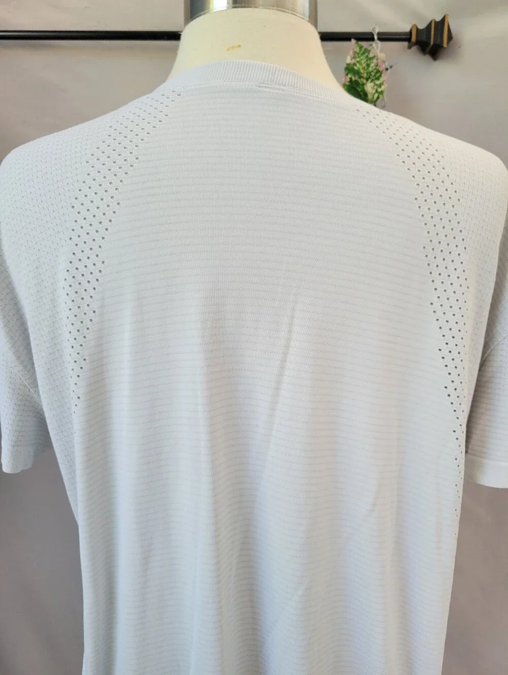 Lululemon Side Perforated Mesh Short Sleeve Crew Neck Tee Gray 12